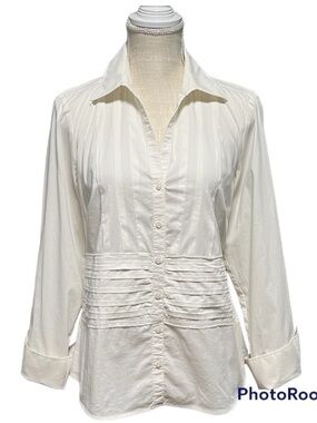Paperwhite Feminine
Ecru button front cuffed sleeves classic tuxedo blouse